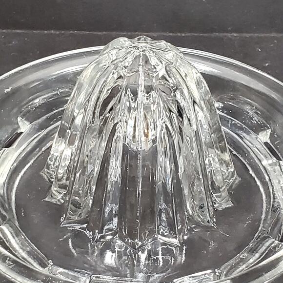 Citrus Reamer Clear Ribbed Glass Juicer with Thumb Tab Handle Vtg - Picture 10 of 12